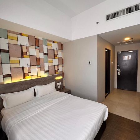 Ajang Hotel Miri Bagian luar foto
