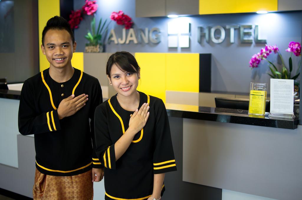 Ajang Hotel Miri Bagian luar foto