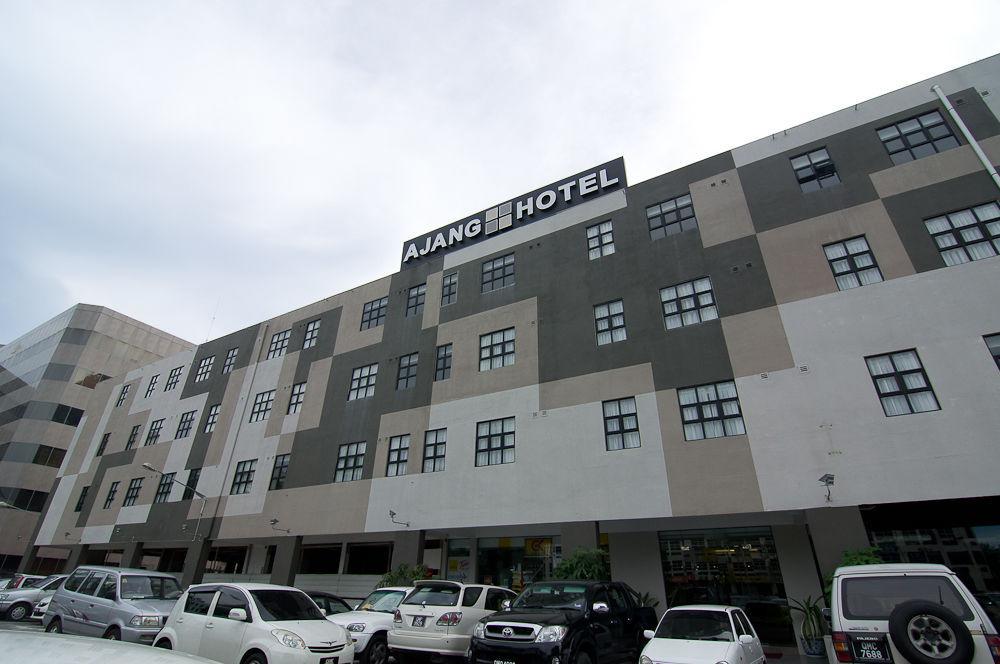 Ajang Hotel Miri Bagian luar foto
