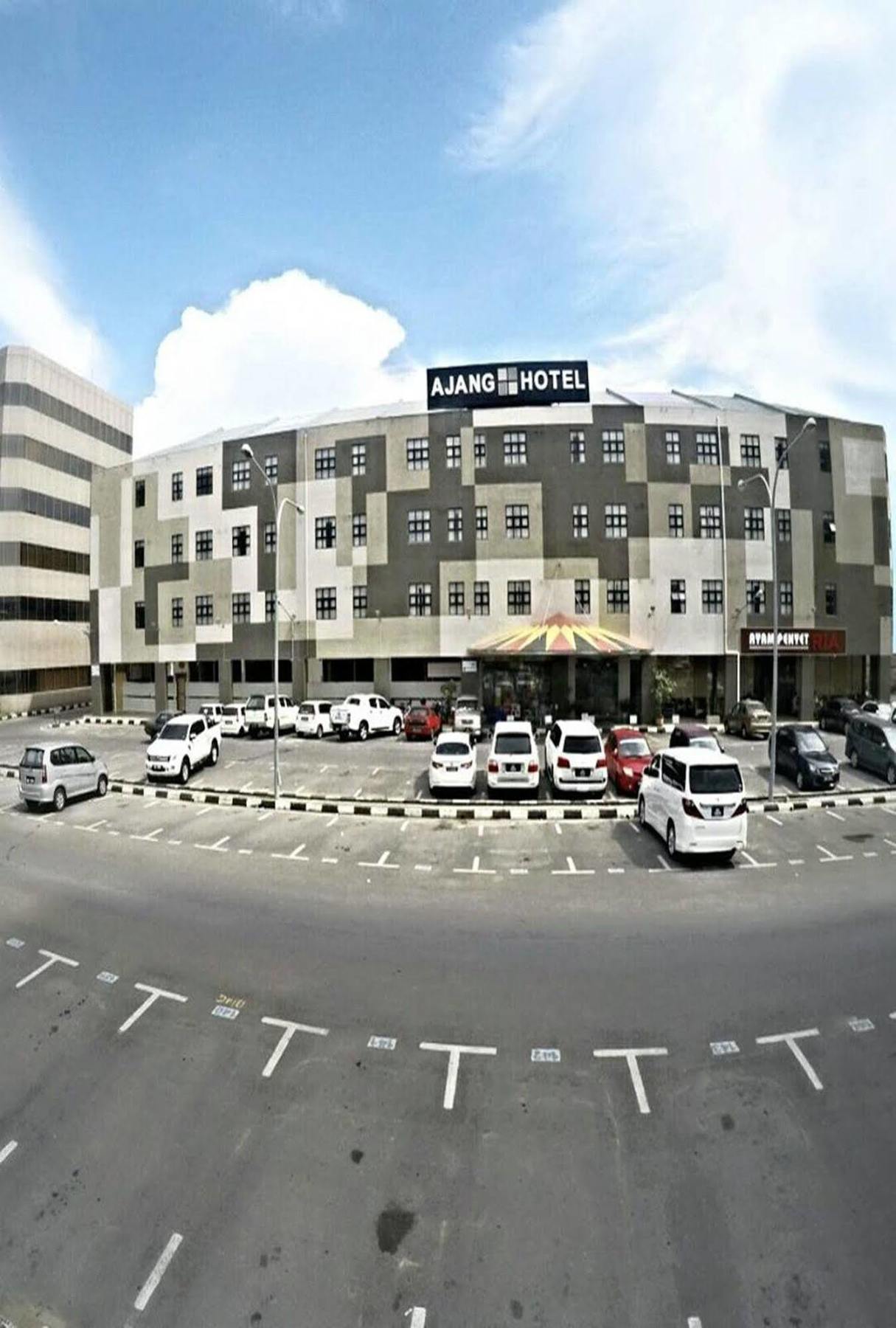 Ajang Hotel Miri Bagian luar foto