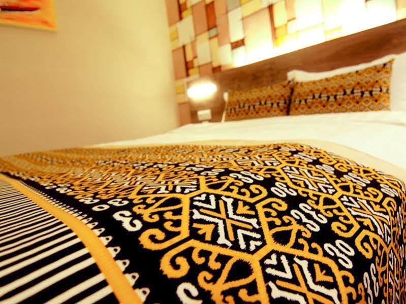 Ajang Hotel Miri Bagian luar foto
