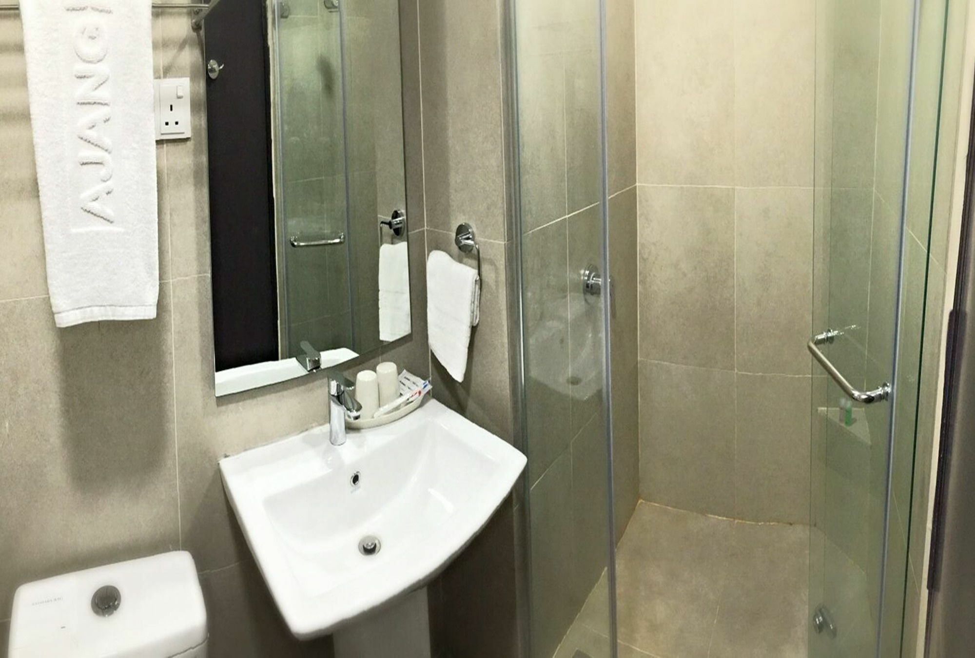 Ajang Hotel Miri Bagian luar foto